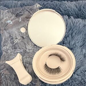 Meylora Eyelashes with Applicator in White Case